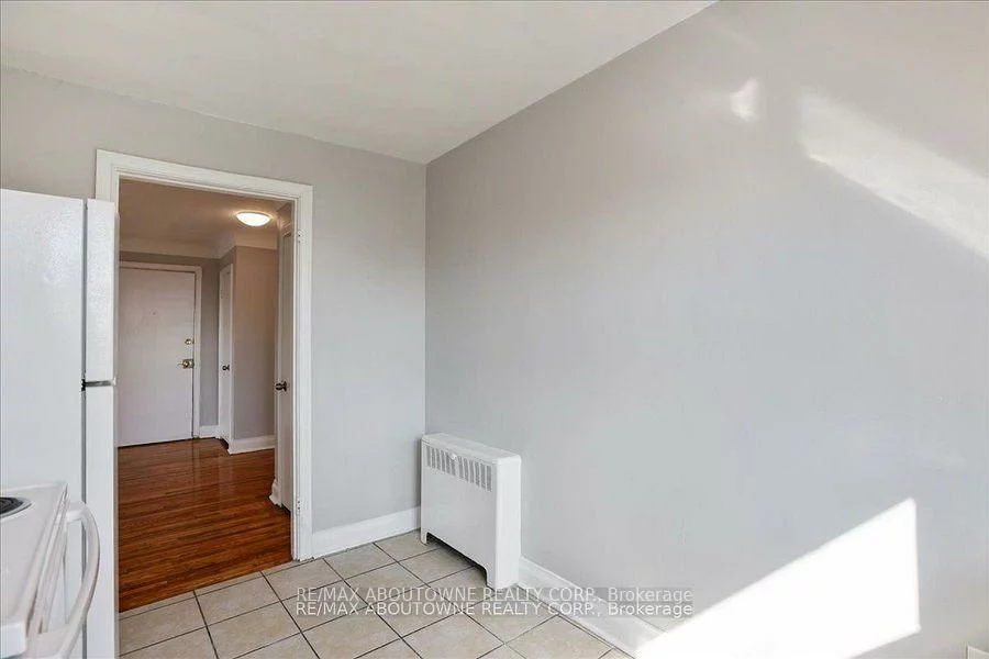 1031, Churchill, 1003 - CP College Park, Oakville