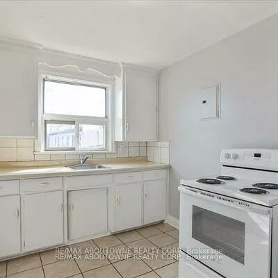 1031, Churchill, 1003 - CP College Park, Oakville