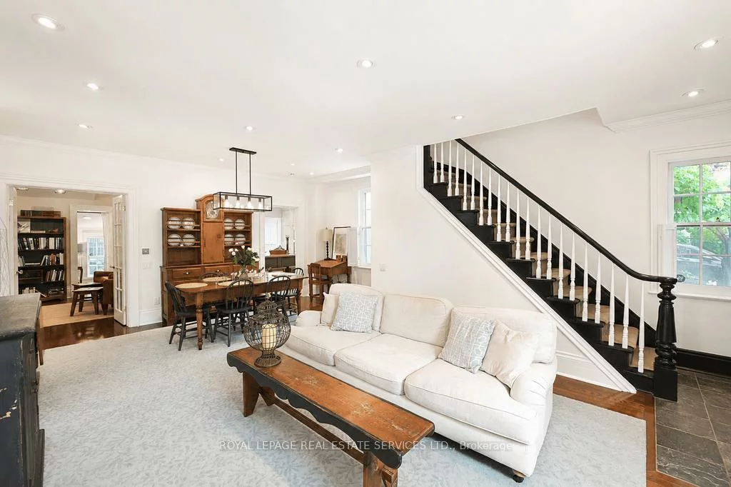 124, Chisholm, 1002 - CO Central, Oakville