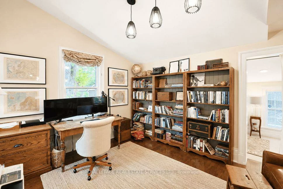124, Chisholm, 1002 - CO Central, Oakville