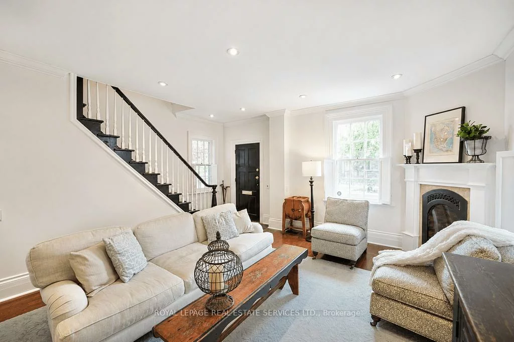 124, Chisholm, 1002 - CO Central, Oakville