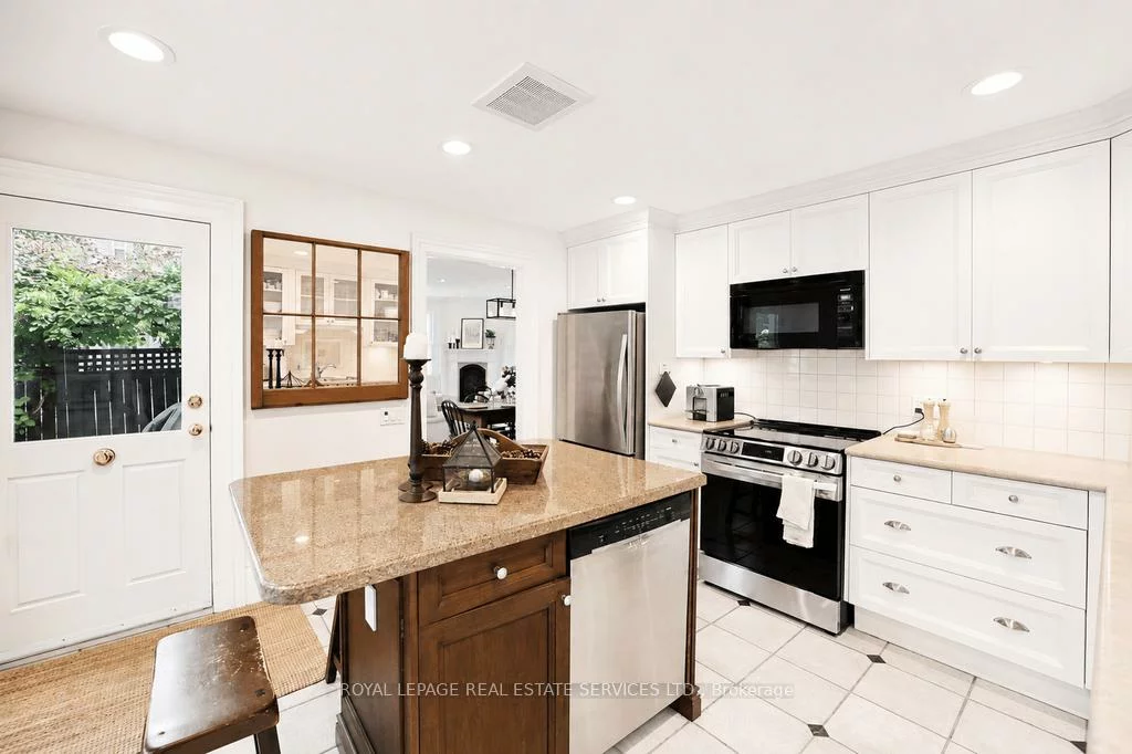 124, Chisholm, 1002 - CO Central, Oakville