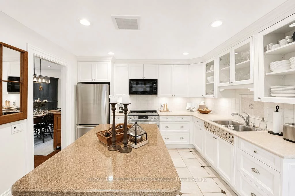 124, Chisholm, 1002 - CO Central, Oakville