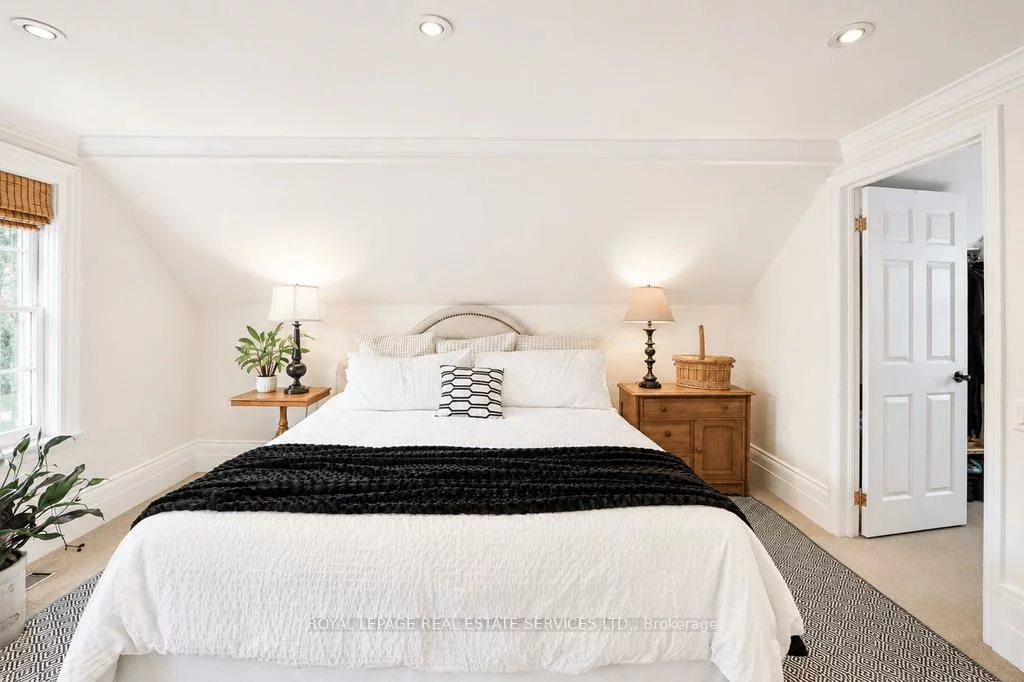 124, Chisholm, 1002 - CO Central, Oakville