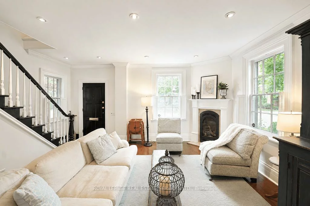 124, Chisholm, 1002 - CO Central, Oakville