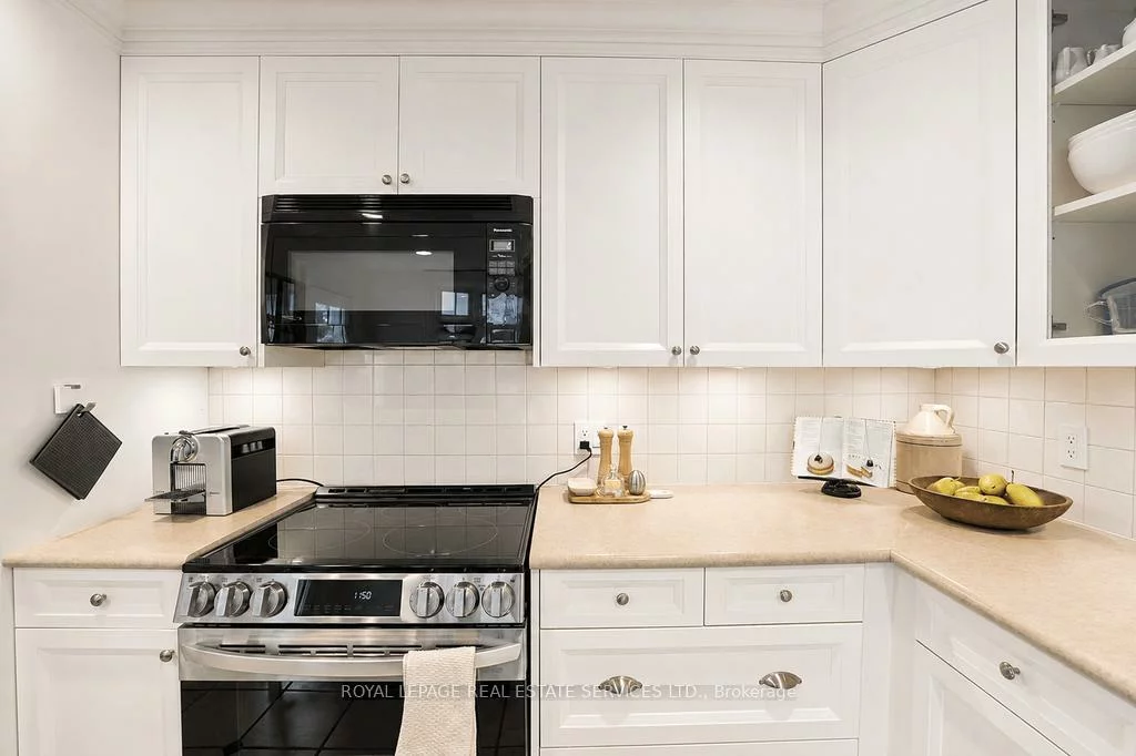 124, Chisholm, 1002 - CO Central, Oakville