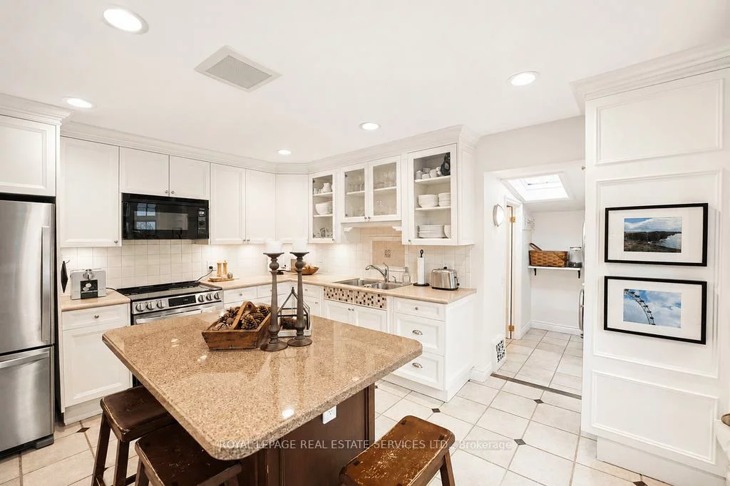 124, Chisholm, 1002 - CO Central, Oakville