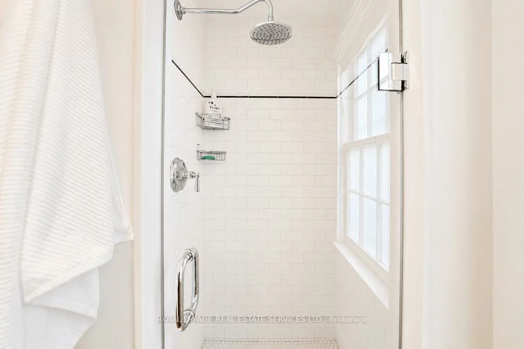 124, Chisholm, 1002 - CO Central, Oakville