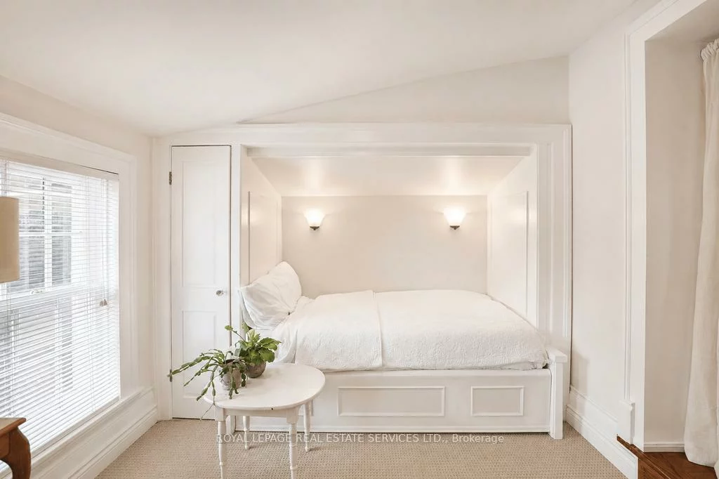 124, Chisholm, 1002 - CO Central, Oakville