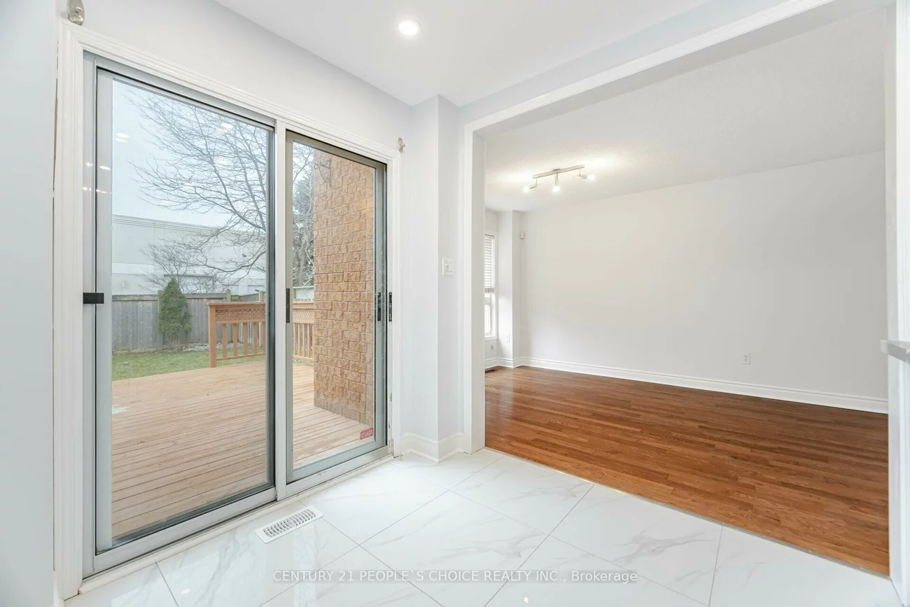 2340, Newcastle, 1022 - WT West Oak Trails, Oakville