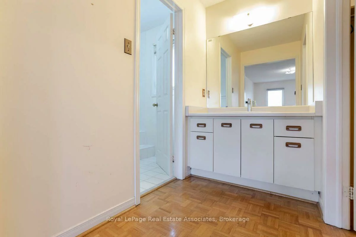 2551, Wynten, 1004 - CV Clearview, Oakville