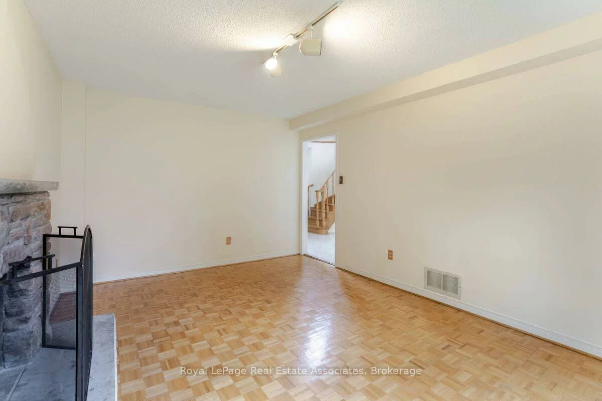 2551, Wynten, 1004 - CV Clearview, Oakville