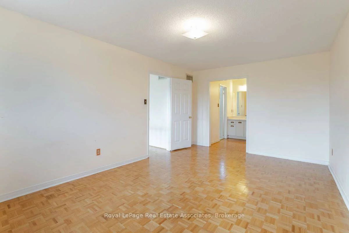 2551, Wynten, 1004 - CV Clearview, Oakville