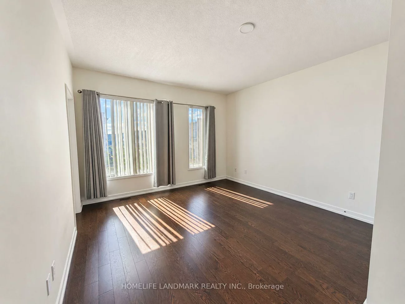 211, Squire, 1008 - GO Glenorchy, Oakville