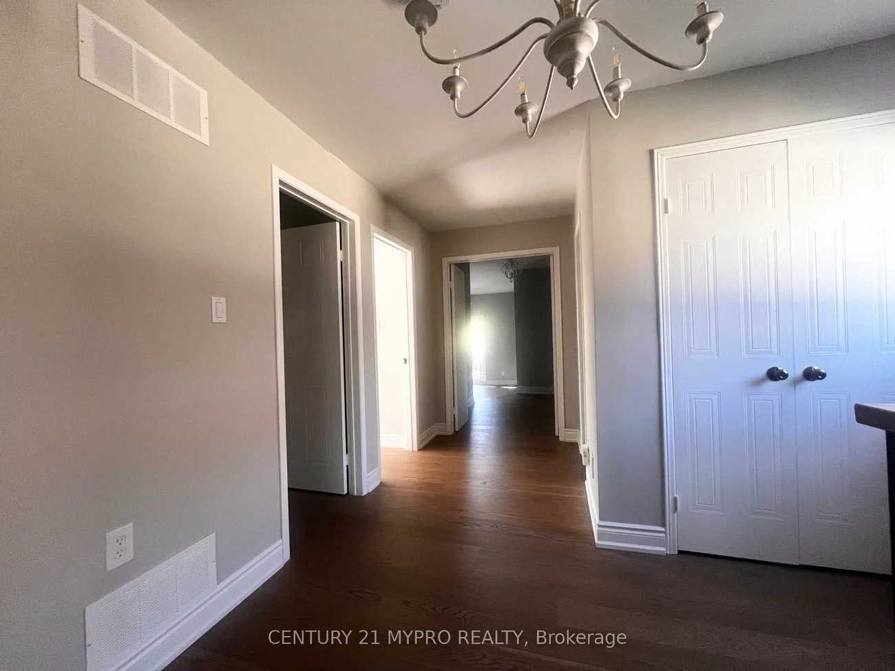 163, Romain, 1003 - CP College Park, Oakville
