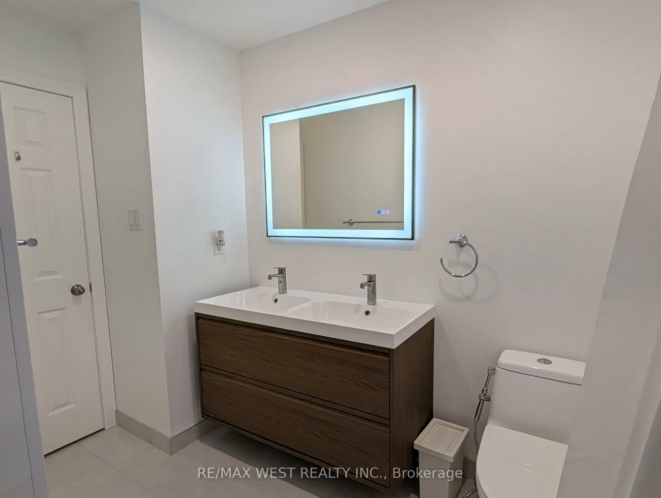 2213, Ridge, 1022 - WT West Oak Trails, Oakville