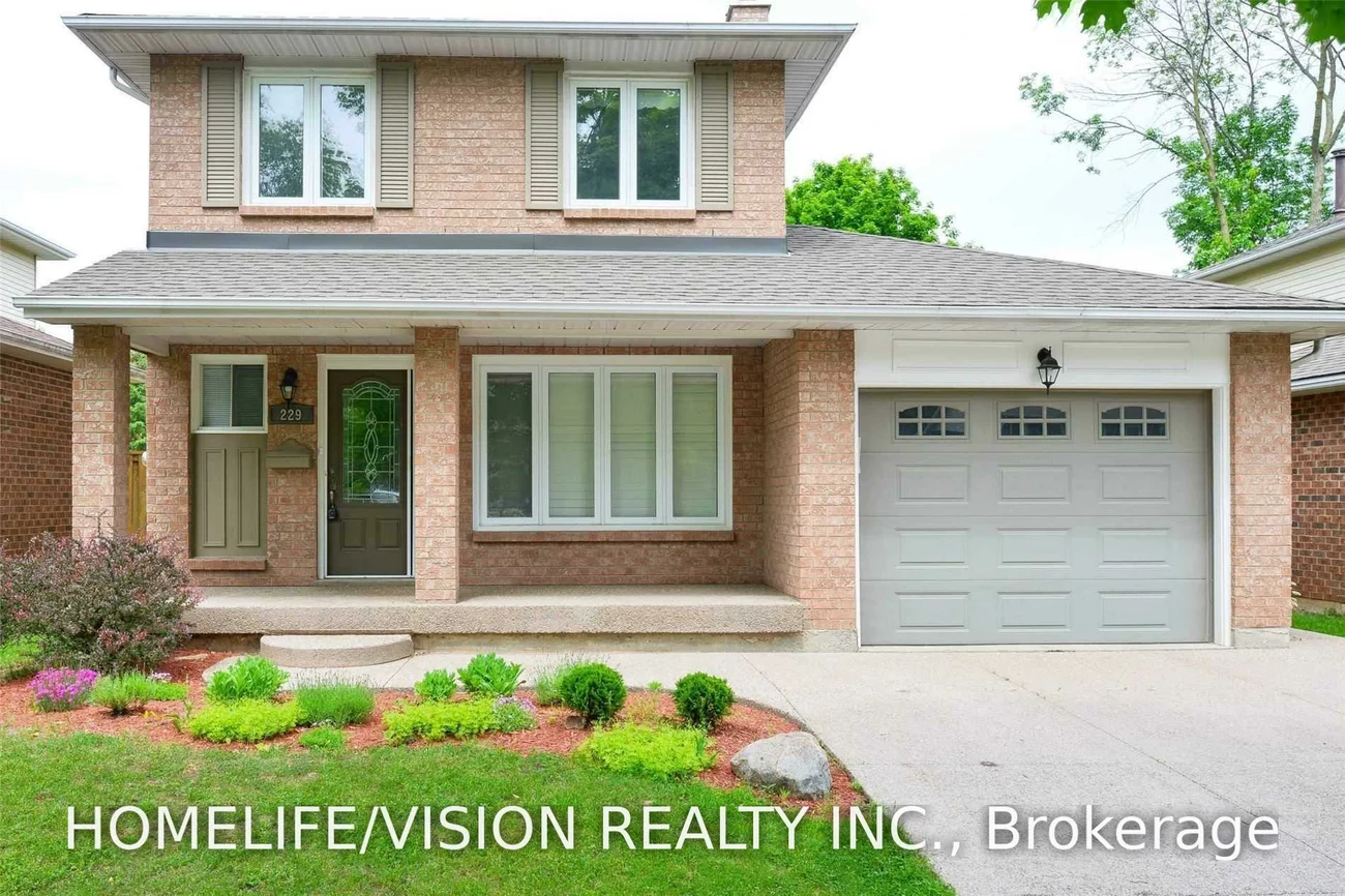 229, Village Wood, 1001 - BR Bronte, Oakville