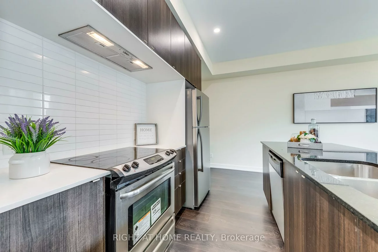 272, Squire, 1008 - GO Glenorchy, Oakville