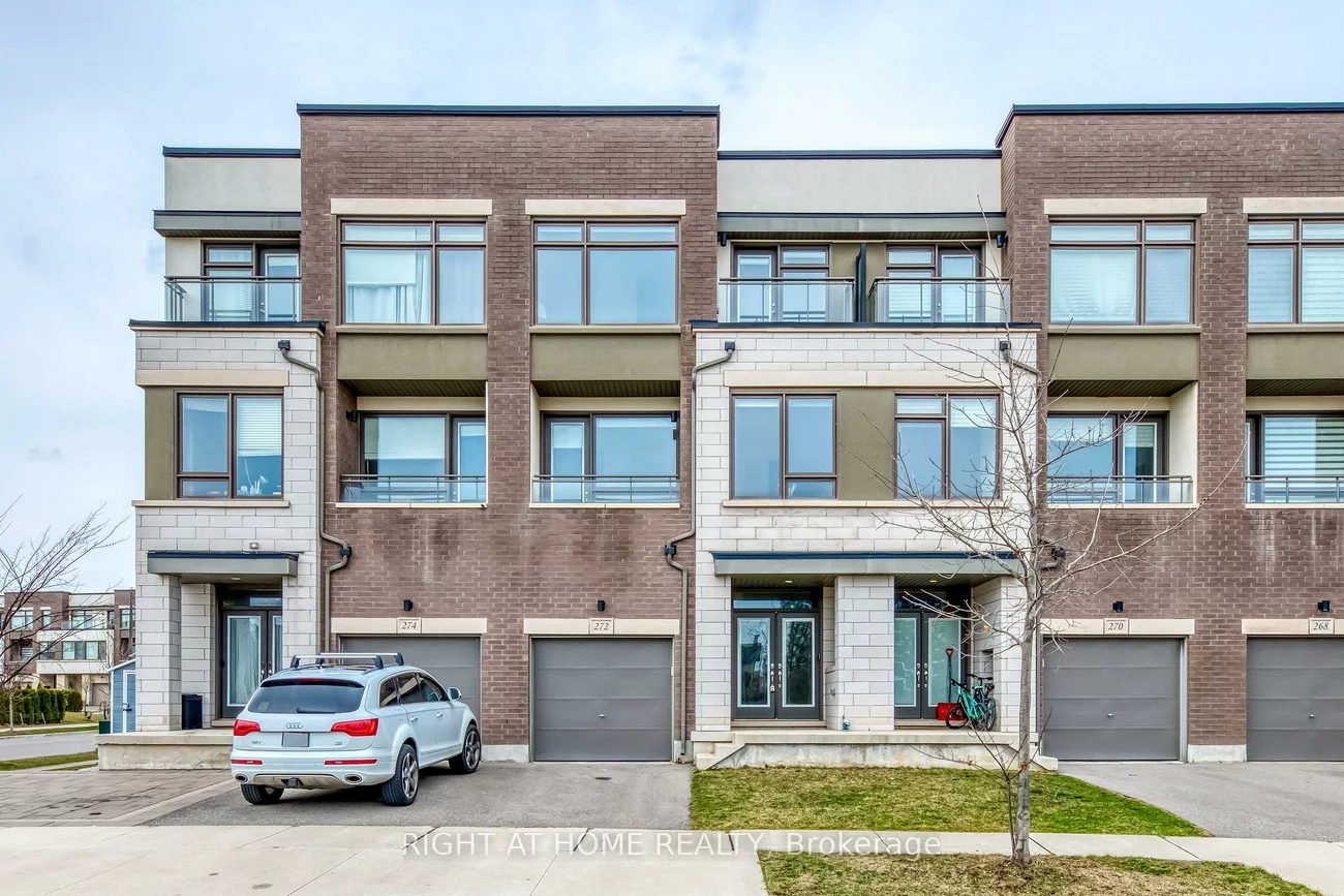 272, Squire, 1008 - GO Glenorchy, Oakville