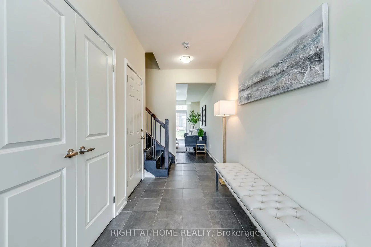 272, Squire, 1008 - GO Glenorchy, Oakville