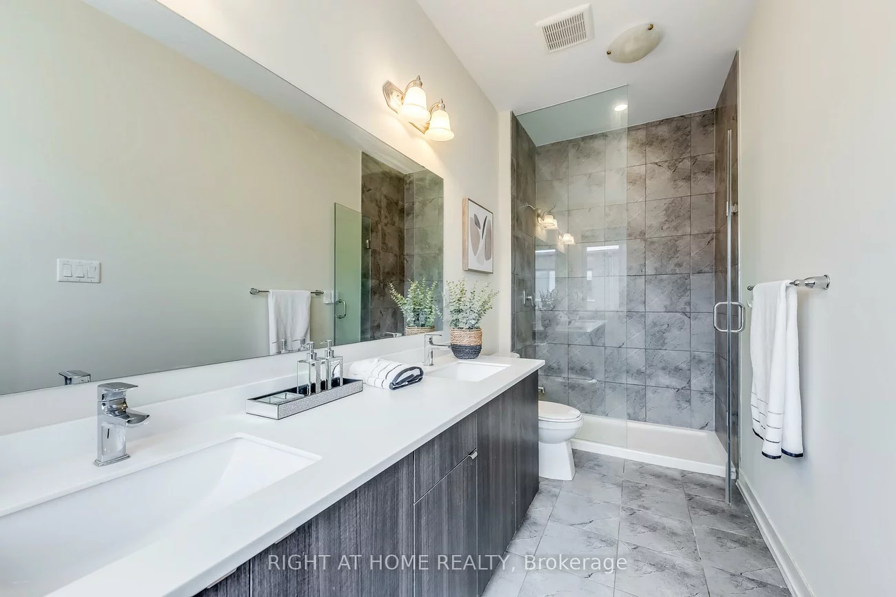 272, Squire, 1008 - GO Glenorchy, Oakville