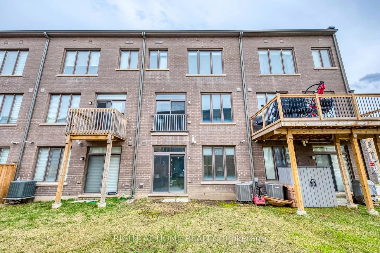272, Squire, 1008 - GO Glenorchy, Oakville