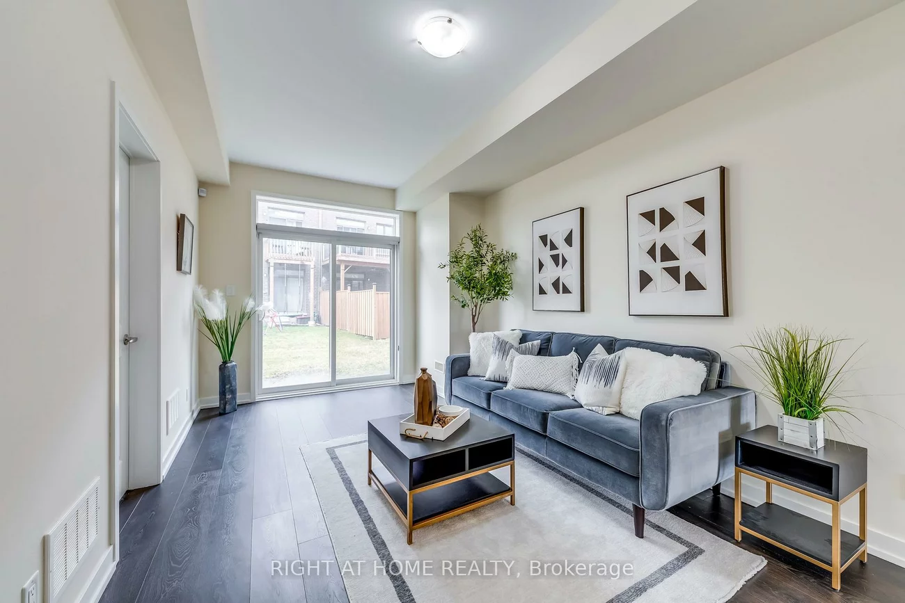 272, Squire, 1008 - GO Glenorchy, Oakville