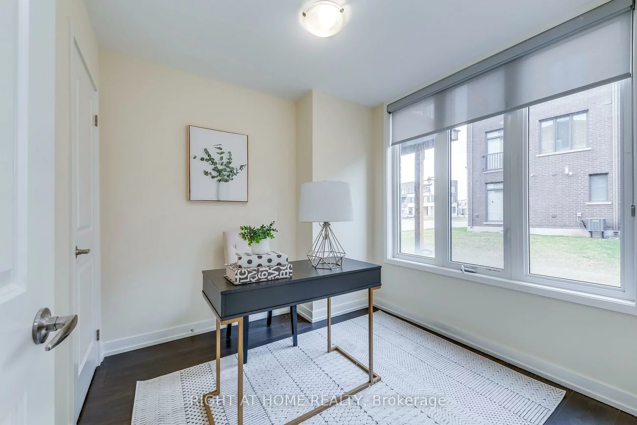272, Squire, 1008 - GO Glenorchy, Oakville