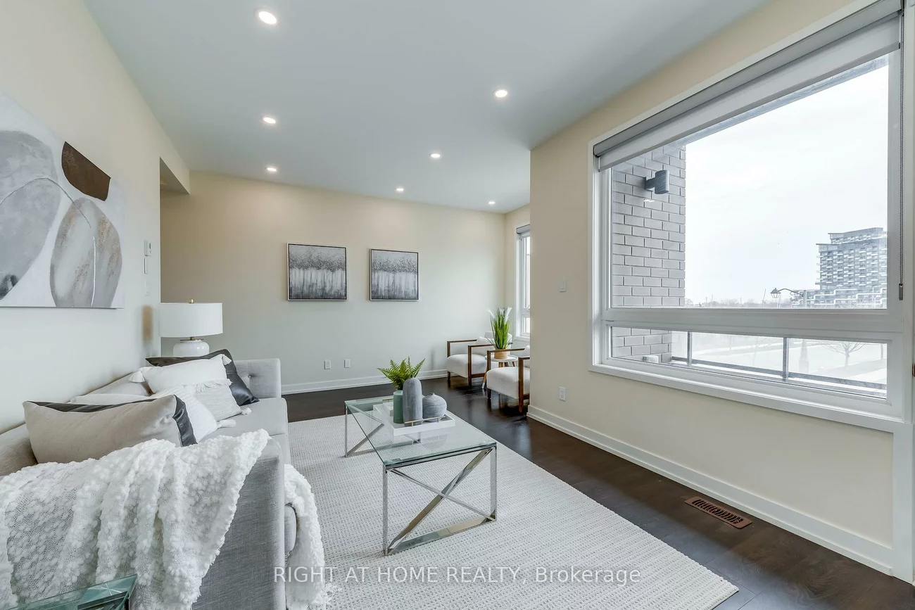 272, Squire, 1008 - GO Glenorchy, Oakville