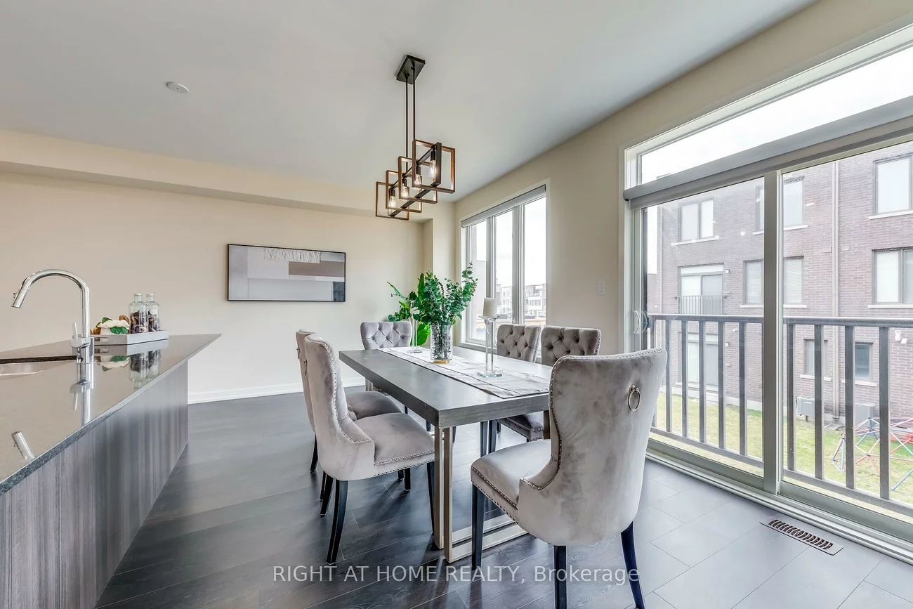 272, Squire, 1008 - GO Glenorchy, Oakville