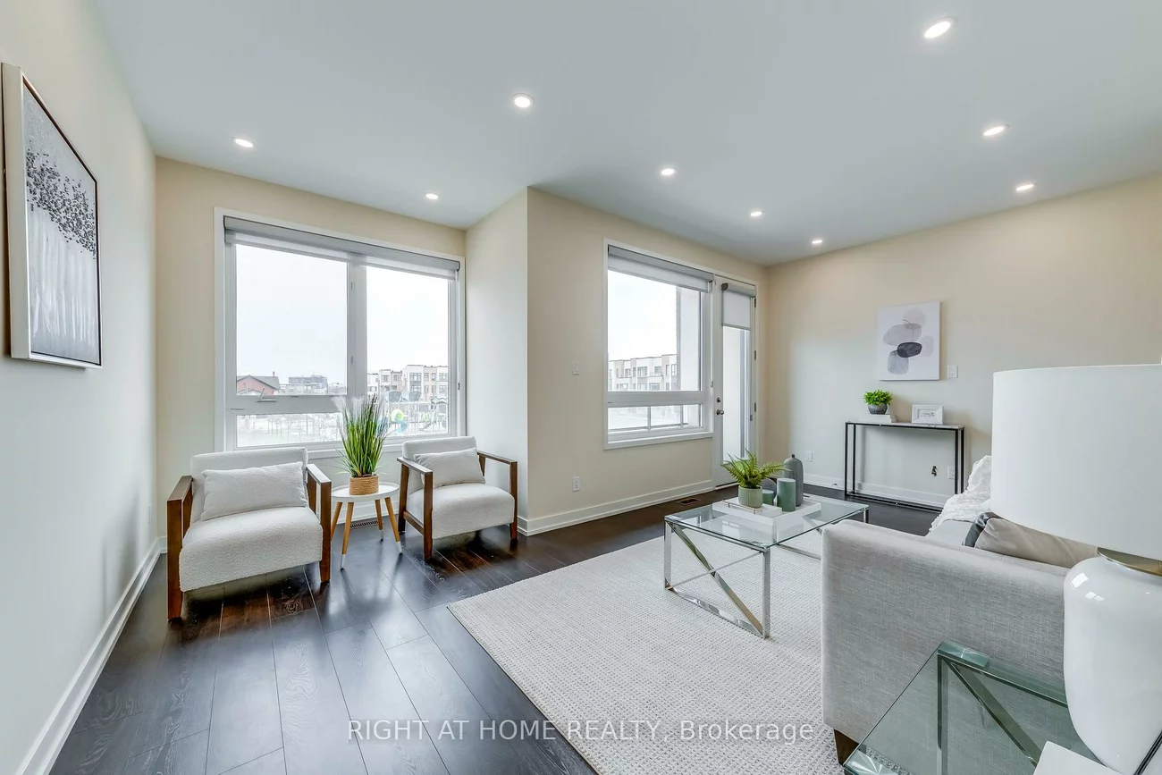 272, Squire, 1008 - GO Glenorchy, Oakville