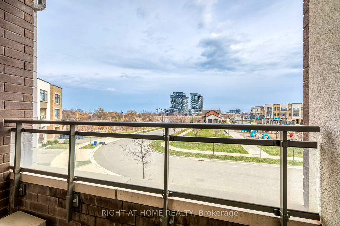 272, Squire, 1008 - GO Glenorchy, Oakville