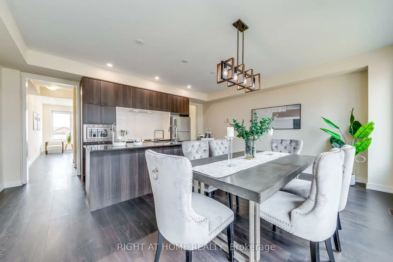 272, Squire, 1008 - GO Glenorchy, Oakville