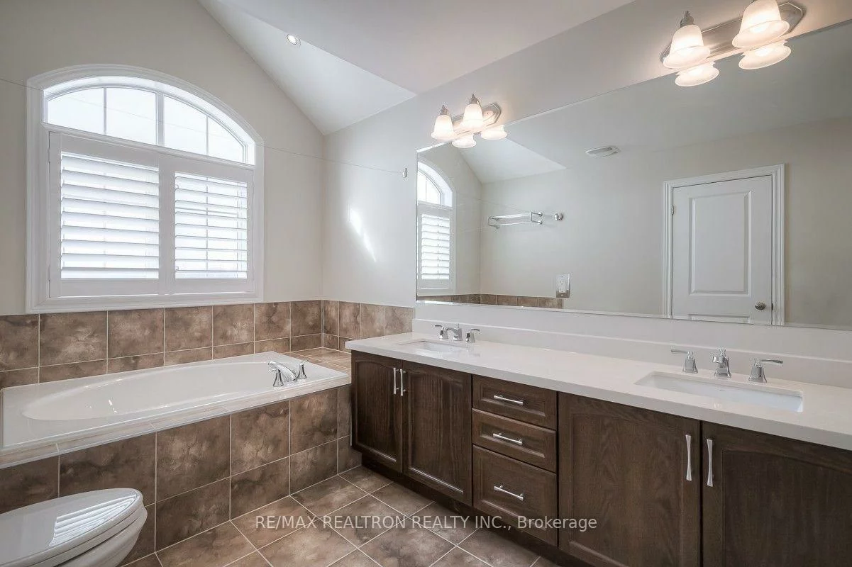 3107, Neyagawa, 1008 - GO Glenorchy, Oakville