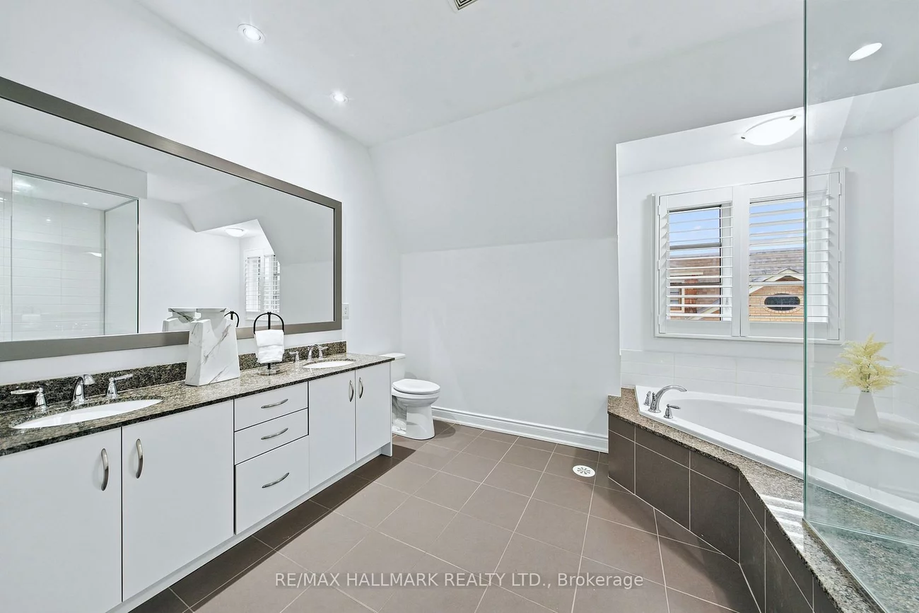 250, Royalton Common, 1015 - RO River Oaks, Oakville
