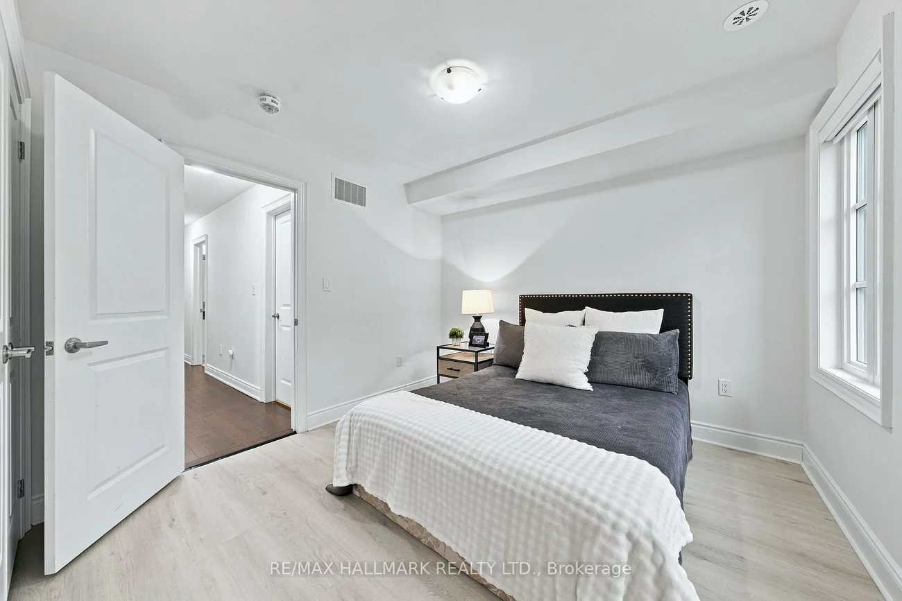 250, Royalton Common, 1015 - RO River Oaks, Oakville