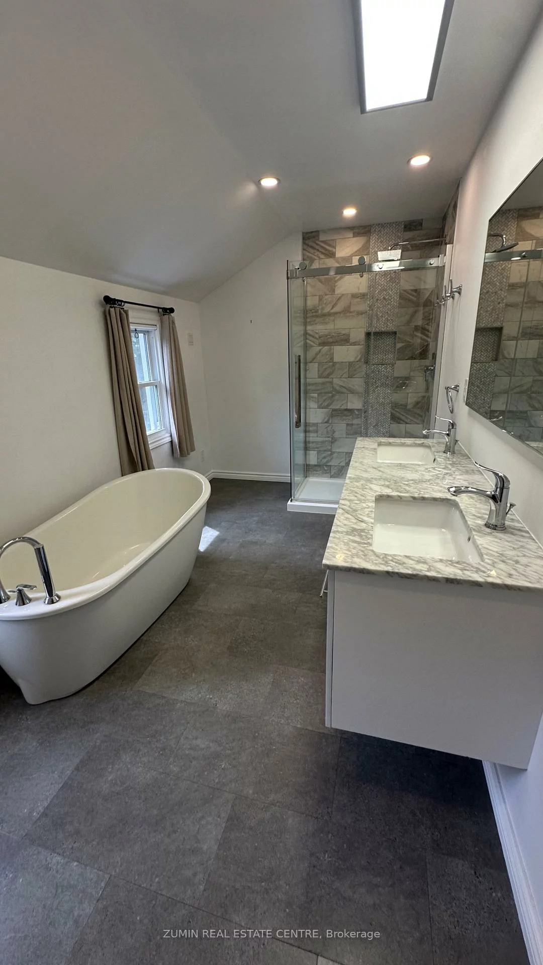 76, Brock, 1002 - CO Central, Oakville