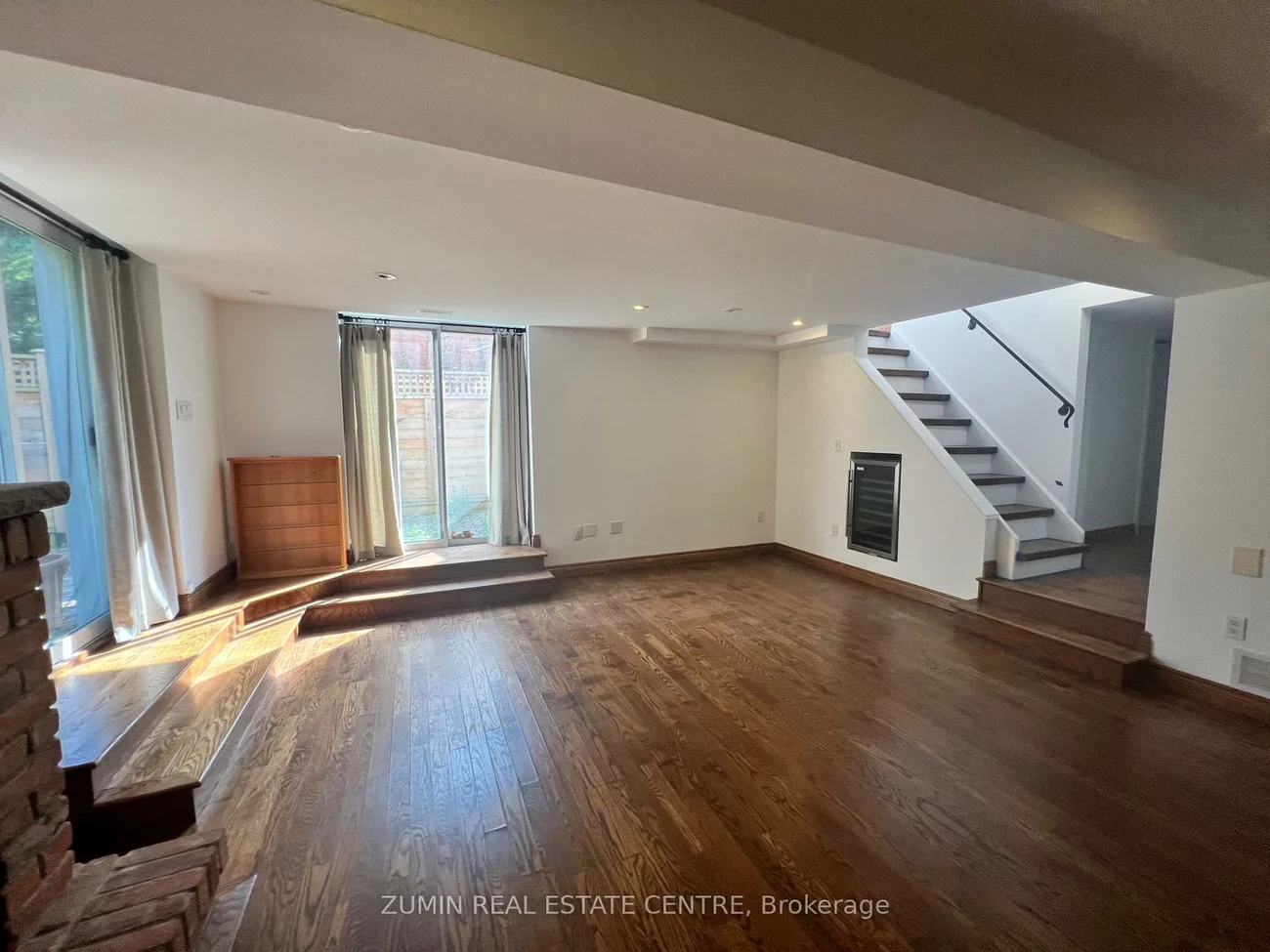 76, Brock, 1002 - CO Central, Oakville