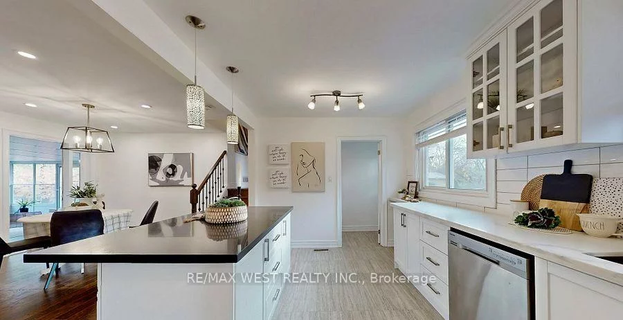 194, Sewell, 1003 - CP College Park, Oakville