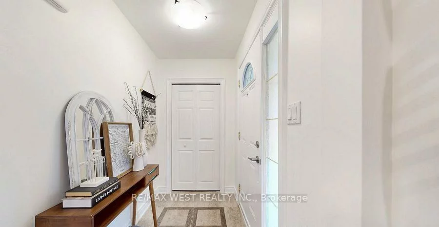 194, Sewell, 1003 - CP College Park, Oakville