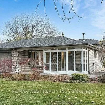 194, Sewell, 1003 - CP College Park, Oakville