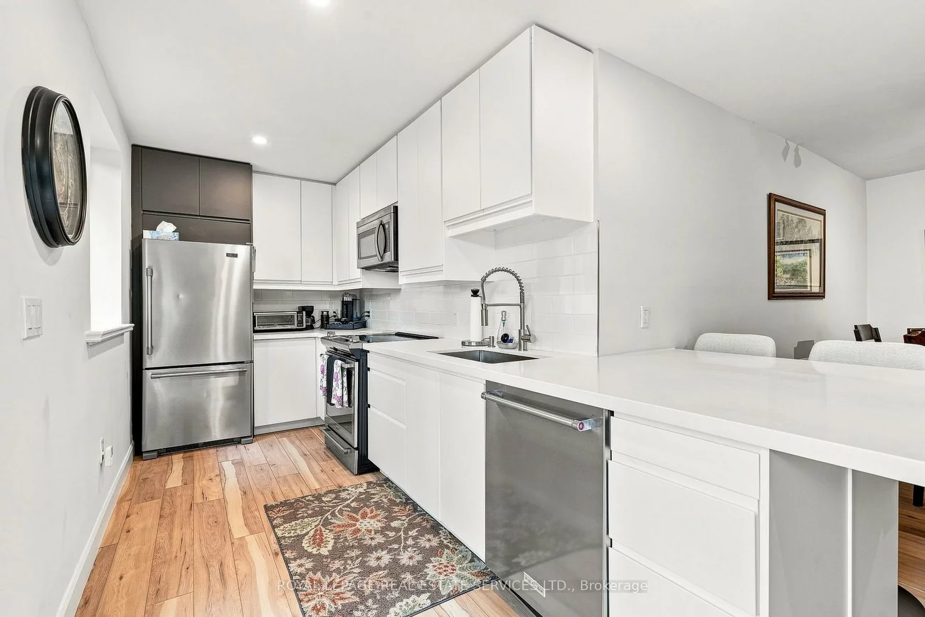 372, Trafalgar, 1013 - OO Old Oakville, Oakville