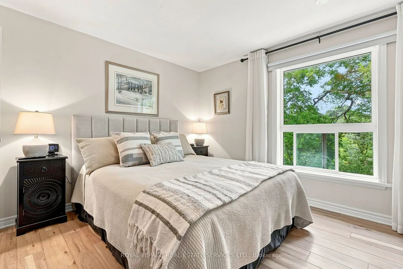372, Trafalgar, 1013 - OO Old Oakville, Oakville