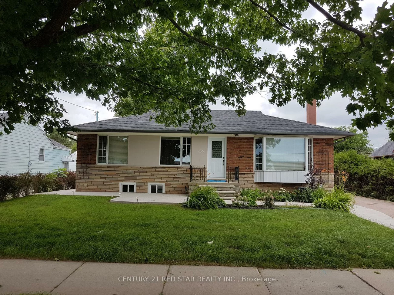 235, Mary, 1002 - CO Central, Oakville