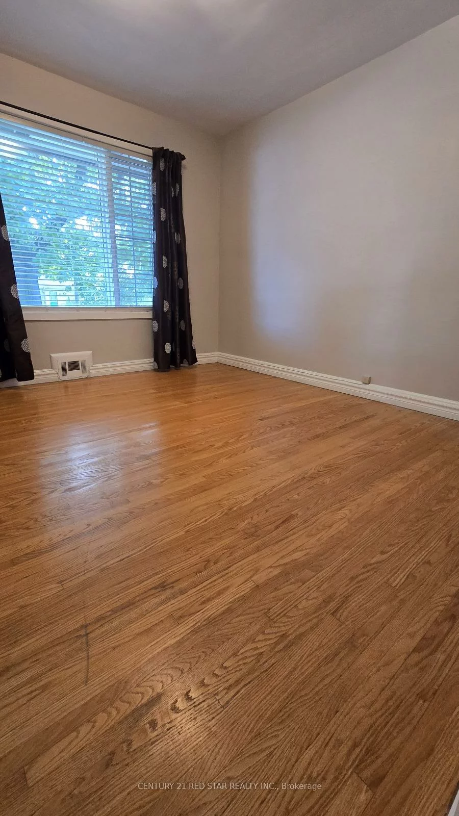 235, Mary, 1002 - CO Central, Oakville