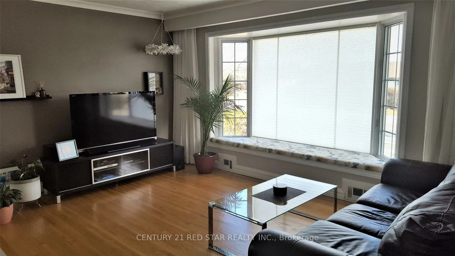 235, Mary, 1002 - CO Central, Oakville