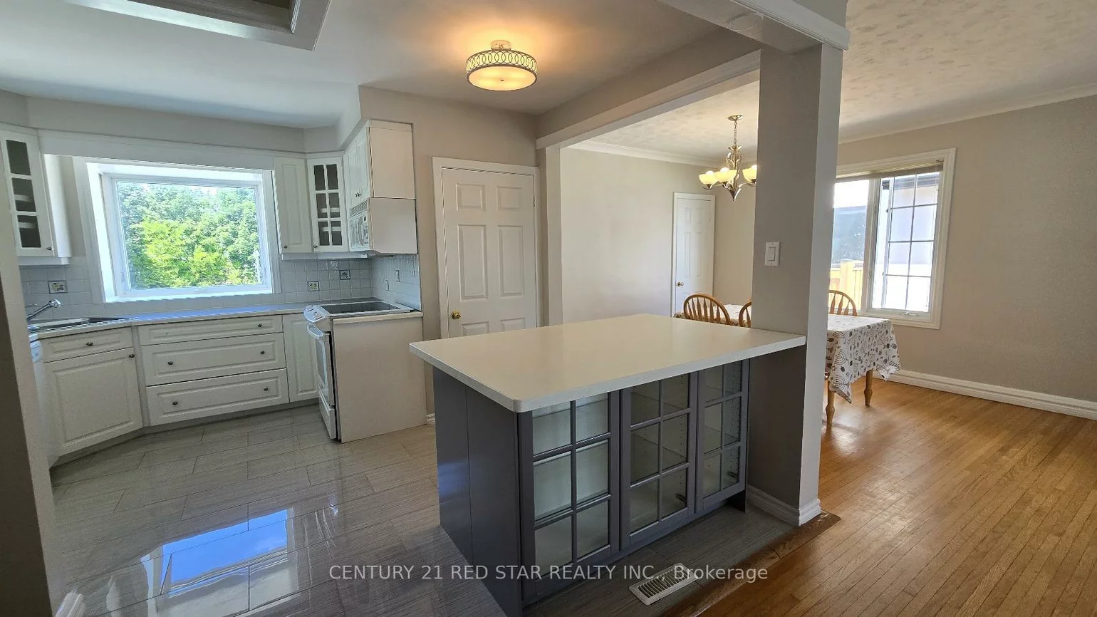235, Mary, 1002 - CO Central, Oakville