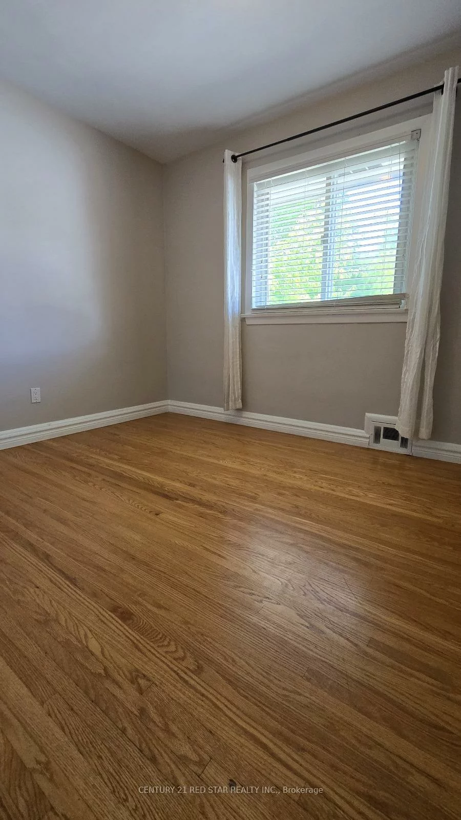235, Mary, 1002 - CO Central, Oakville