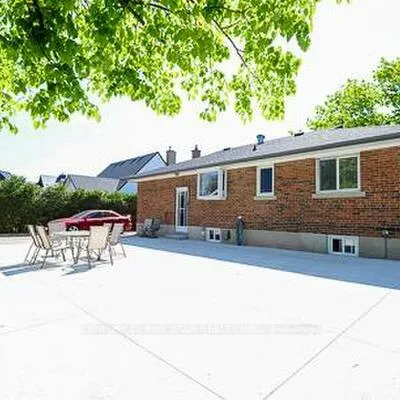 235, Mary, 1002 - CO Central, Oakville