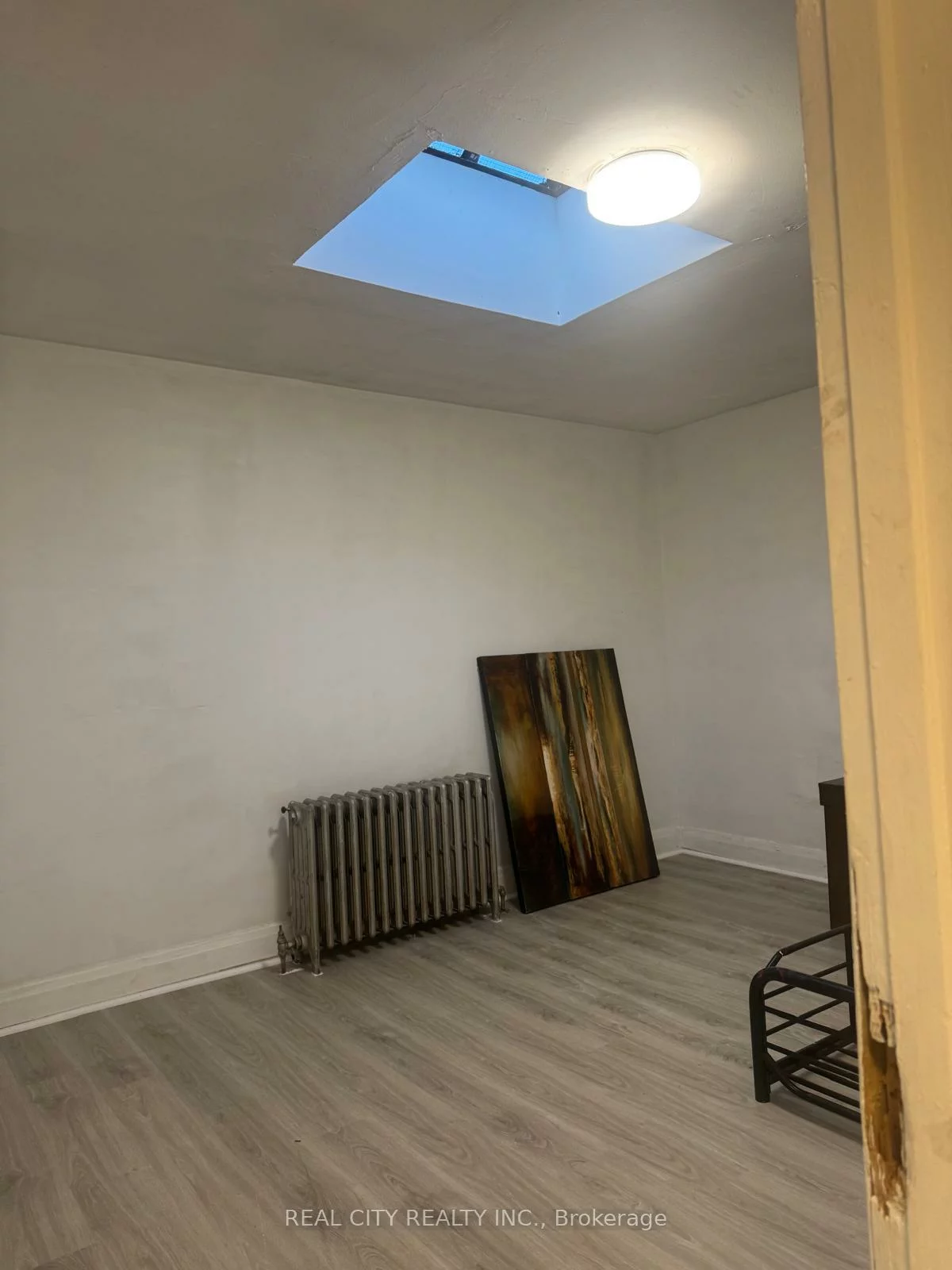 117, North Service, 1003 - CP College Park, Oakville
